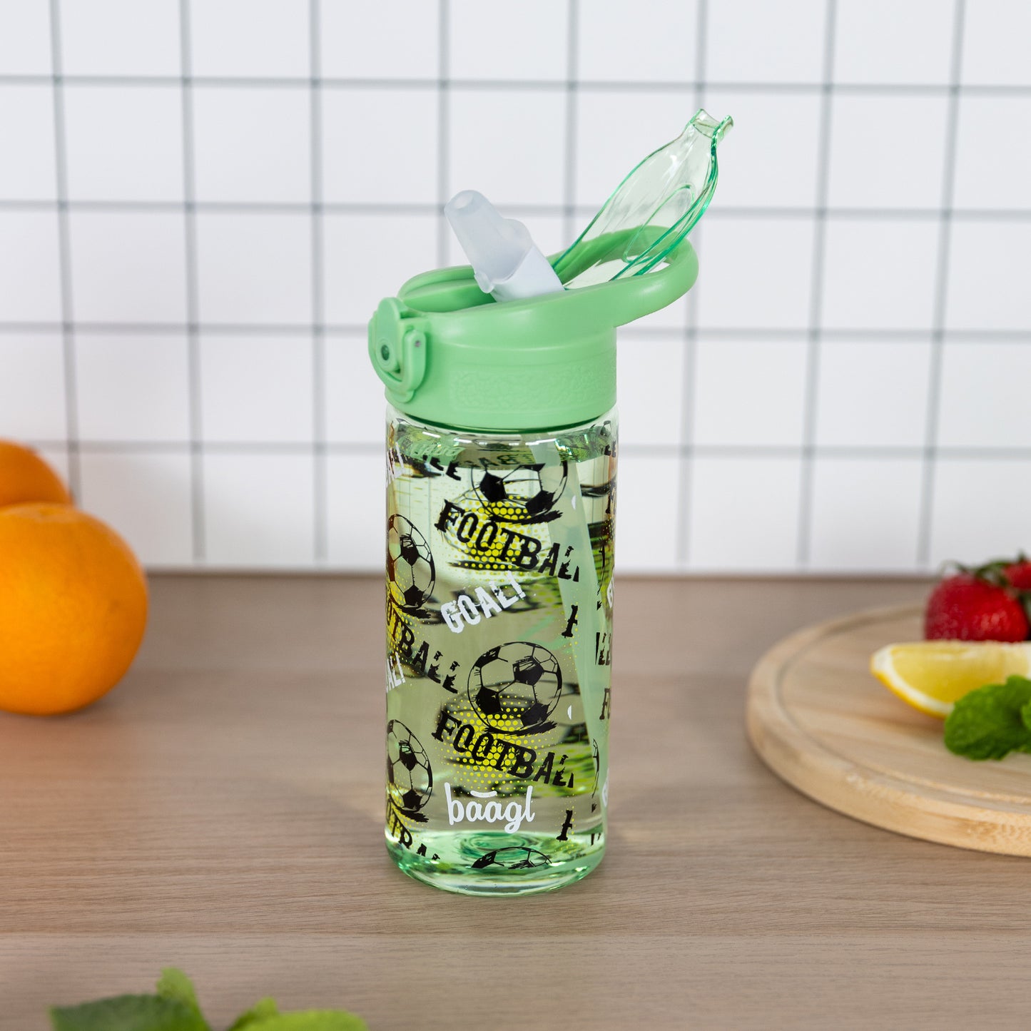 Tritanová láhev na pití s brčkem Fotbal, 500 ml
