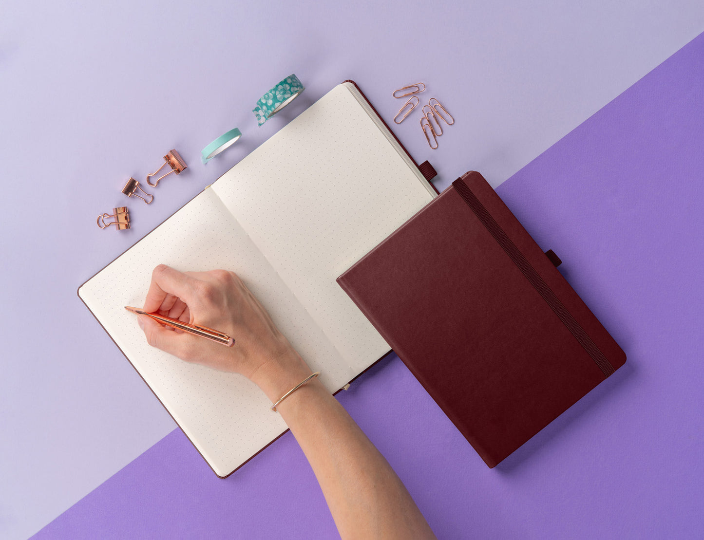 Notes Aprint Neo, vínový, tečkovaný, 15 x 21 cm