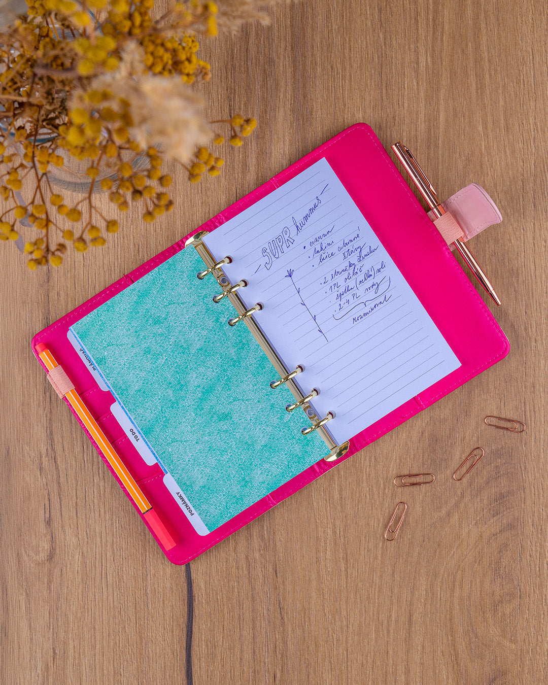 Refill – Týdenní kroužkový diář s vyměnitelnými listy 2027, pudrově růžový, 12,5 x 19 cm